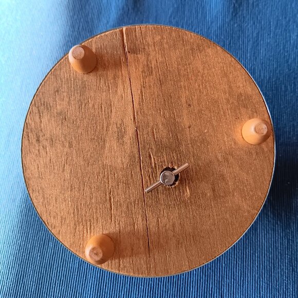 Vintage Aluminum Musical Powder Puff Box Music Metal Wind Up Working Cameo 1940s - Picture 4 of 6